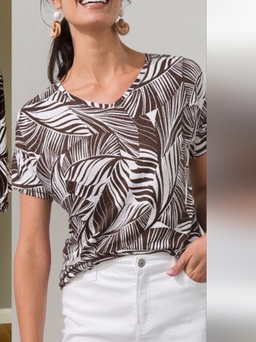Chico's brown and white leaf print short sleeve top made of 100% linen Size 2